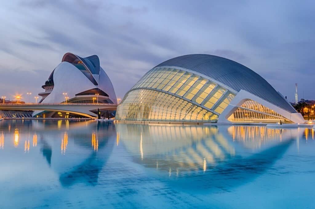 valencia in 2 days theguidetospain.com photo in pixabay by papagnoc